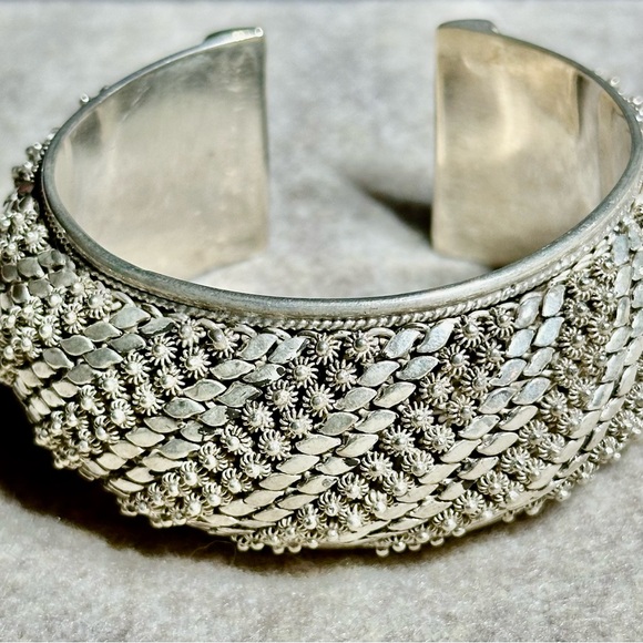 Heavy 925 Silver Modernist Floral Tribal Lao Jewelry Cuff Bracelet 6.75” - Picture 1 of 9